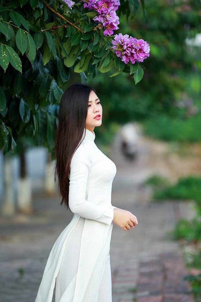Cùng ngắm nhìn một số hình ảnh khác của Lê Song Ngân.