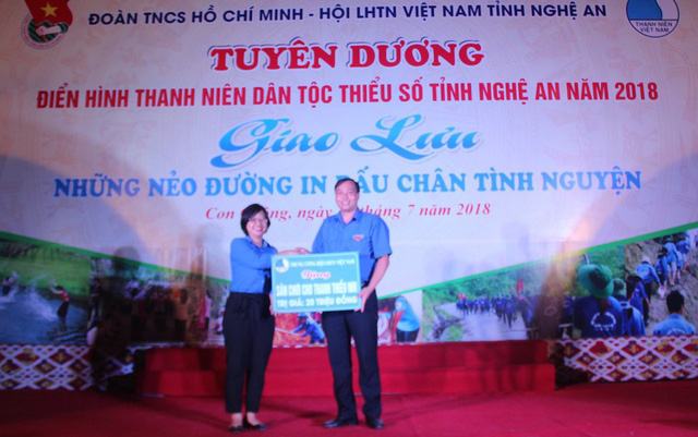 Trung ương Hội Liên hiệp thanh niên Việt Nam trao tặng 1 sân chơi cho thanh thiếu nhi của tỉnh Nghệ An.