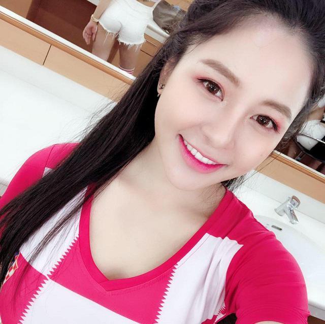 “Đối thủ” của Đặng Ngân trong trận chung kết là nữ dược sĩ xinh đẹp và cũng không kém phần nóng bỏng Đỗ Thị Trâm Anh (sinh năm 1996).