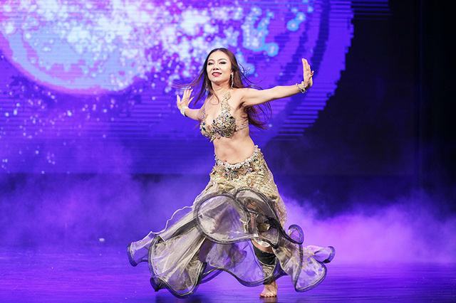 
“Cô gái vàng” bellydance Việt Nam Đỗ Hồng Hạnh với những bước nhảy điêu luyện
