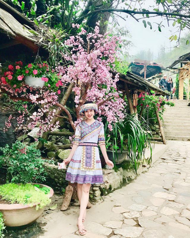 Thùy Dương mặc váy dân tộc đang được cộng đồng mạng quan tâm