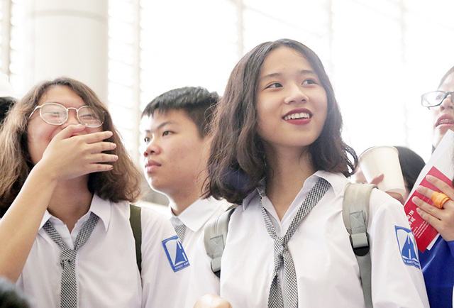 Ngay cả khi diện đồng phục giản dị, các nữ sinh chuyên Ams vẫn luôn tỏa sáng