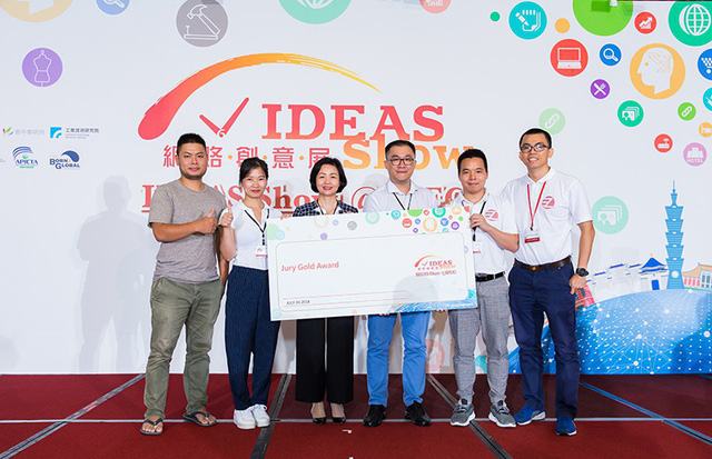 Nguyễn Hoàng Giang và các cộng sự nhận giải nhất IDEAS Show APEC 2018.