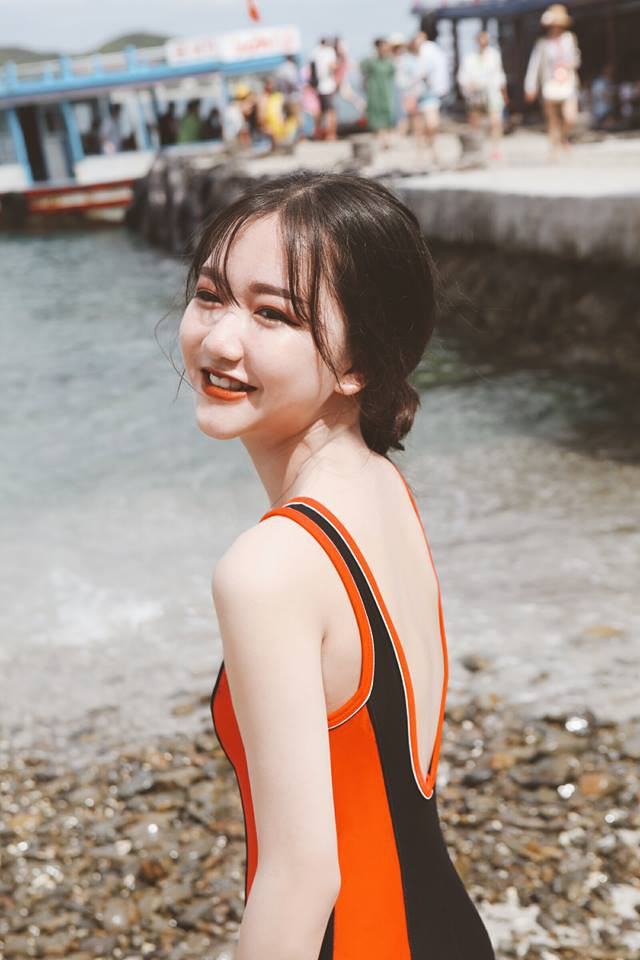 Thoại Nghi bộc bạch: “Từ khi em bắt đầu được biết đến, có rất nhiều ý kiến trái chiều khác nhau, có người khen, người chê còn dùng cả lời khiếm nhã và không thích những việc em làm.