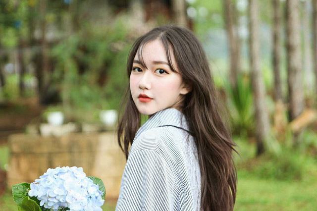 Tuy mới chỉ là học sinh lớp 8 nhưng Thoại Nghi đã bộc lộ năng khiếu nghệ thuật từ bé, em tích cực tham gia các hoạt động của trường, lớp. Đặc biệt bên cạnh việc học tập, Thoại Nghi cũng đã định hướng cho mình phát triển năng khiếu bản thân.