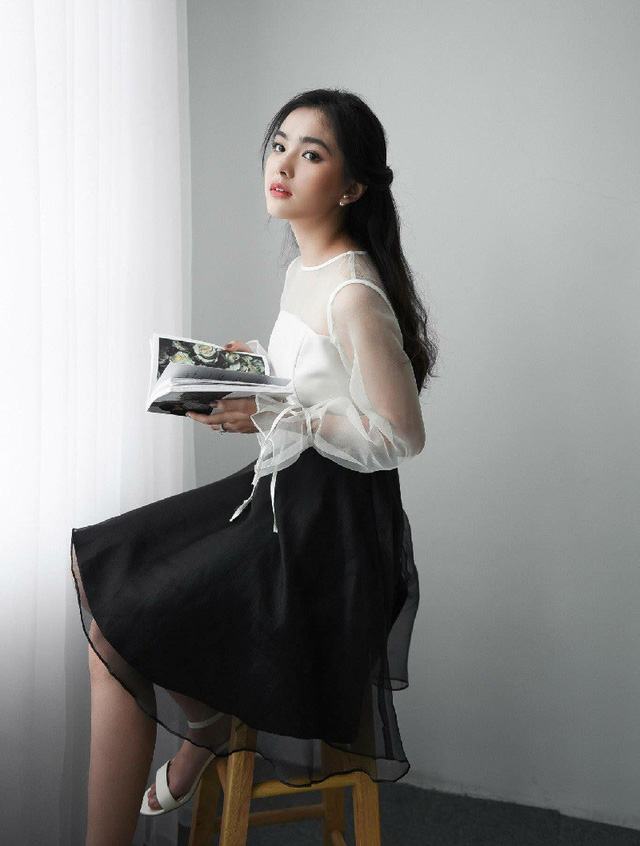 Được biết hiện tại bên cạnh việc học tập, Thiên Trang cũng là mẫu ảnh ruột cho nhiều shop thời trang tại Hà Nội.