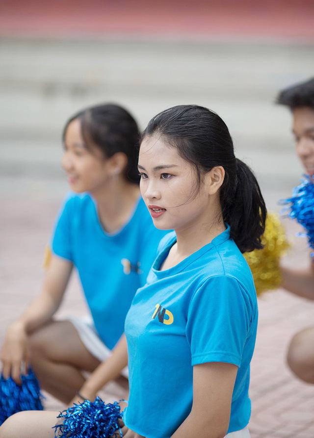Từ thành viên các đội cổ động...