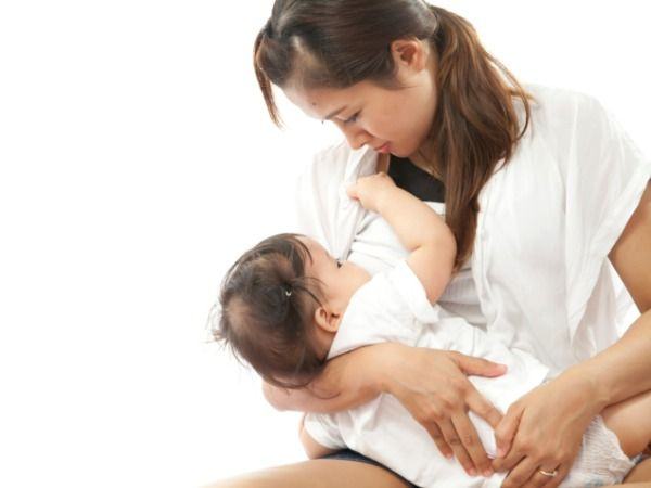 Bà bầu nên ăn gì để có nhiều sữa cho con bú?