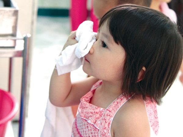 Cách chữa bệnh đau mắt đỏ ở trẻ em nhanh khỏi trong 2 ngày