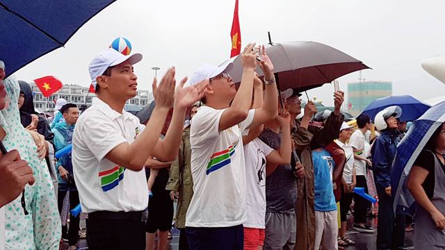 Ông Vũ Văn Diện, Phó chủ tịch UBND tỉnh mừng vui trước chiến thắng của Nguyễn Hoàng Cường