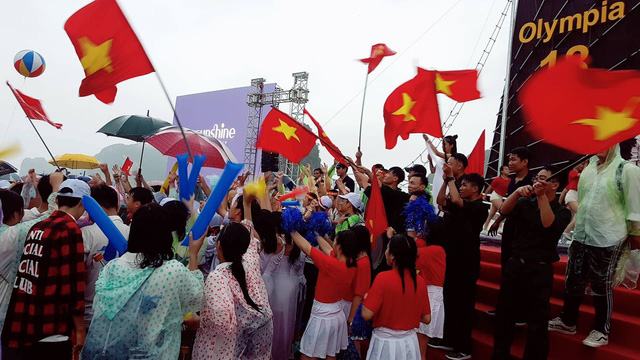 Tất cả cùng ăn mừng