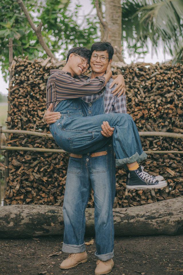 Với Thanh Bình, bộ ảnh không chỉ là nơi thể hiện tình cảm cha con đơn thuần mà đây còn là bộ ảnh ghi dấu những lần đầu tiên đáng nhớ của 2 cha con.