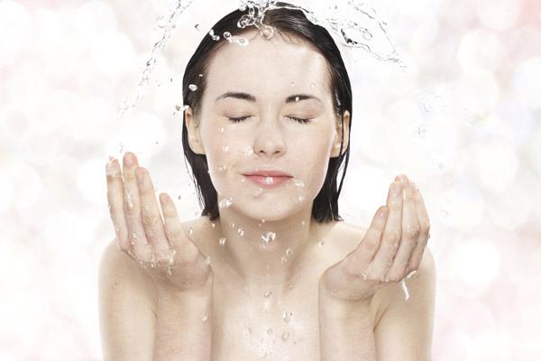 Cách chọn sữa rửa mặt cho da nhờn sạch mụn