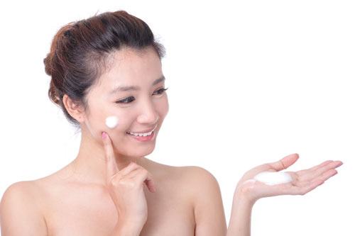 Có nên sử dụng kem dưỡng da ban đêm không?