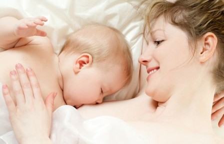 Đang cho con bú có nên sử dụng mỹ phẩm không?
