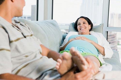 Mang thai tháng thứ 9 bị phù chân, cách chữa phù chân