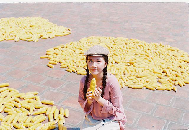 
Nữ diễn viên xinh đẹp Đỗ Hà Anh đã có một ngày ý nghĩa bên bạn bè để thực hiện bộ ảnh kỷ yếu kết thúc quãng đời sinh viên.
