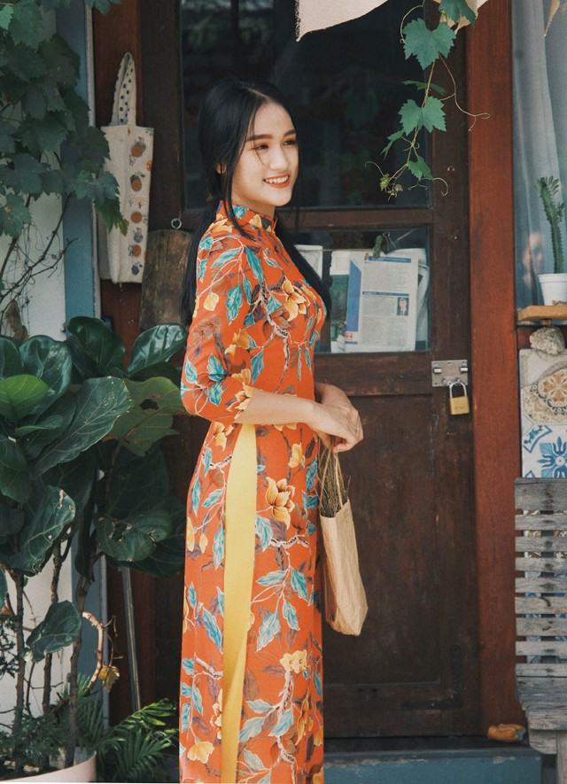 
Bộ ảnh trong những thiết kế áo dài mang đậm chất xưa được cô bạn Lê Ngọc đưa lên Facebook cá nhân đã nhận được nhiều phản hồi tích cực của mọi người
