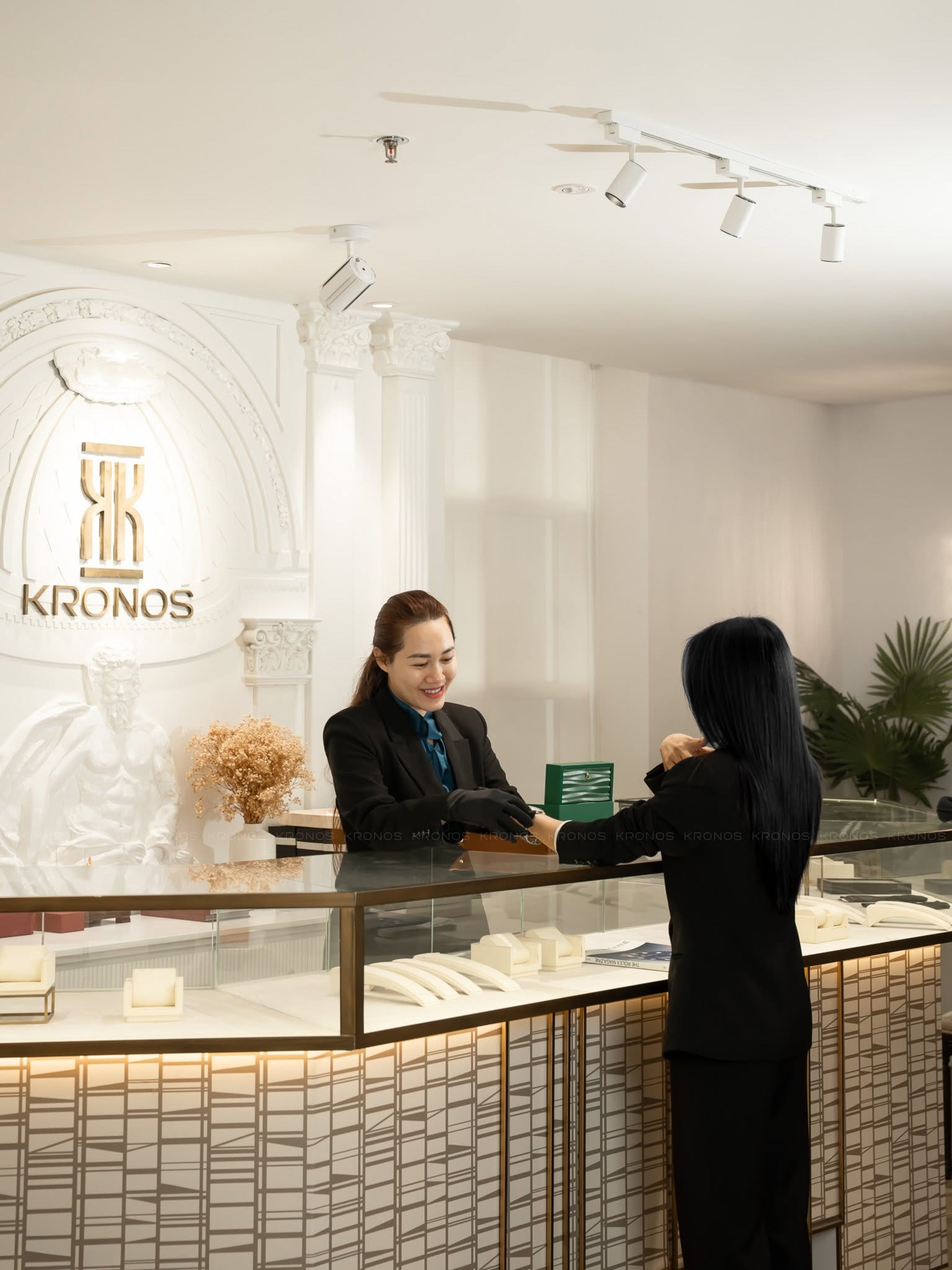 Kronos Luxury Timepieces là đơn vị hoạt động chuyên biệt trong lĩnh vực đồng hồ xa xỉ